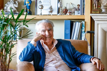 A 35 años, Alberto Kohan revive la rebelión carapintada del 3 de diciembre de 1990 en su casa del Bajo de San Isidro.