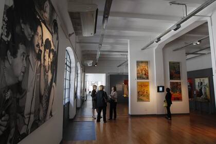A 450 metros del depósito, el Museo del Cine exhibe las películas argentinas