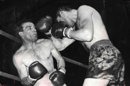 Nicolino sobre las cuerdas, eludiendo los ataques rivales: el Intocable en su versión más admirada