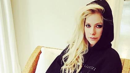A Avril Lavigne no le causó gracia una broma de Mark Zuckerberg sobre la banda de su ex marido