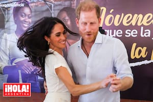 ¡A bailar! Motivados por la música alegre de Colombia, los duques de Sussex no dudaron en salir a la pista en la Unidad Recreativa El Vallado.