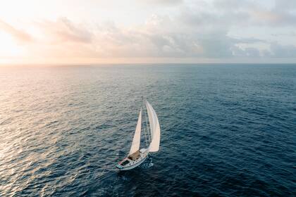 A bordo del Lola, el velero con el que cruzaron el Oceáno Atlántico