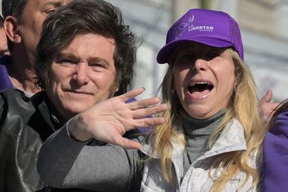 “A cada paso sigue quedando en claro la red de espionaje ilegal de la que un grupo de periodistas ha sido parte”, señaló el Presidente