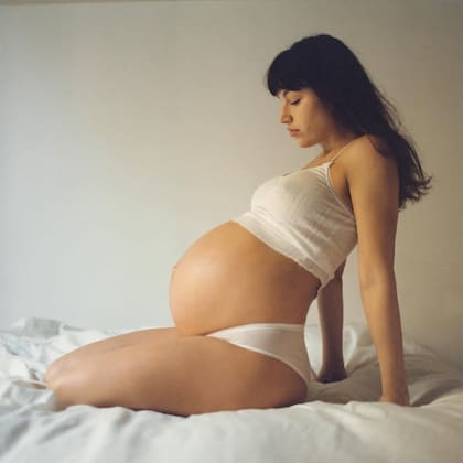 A casi un mes del nacimiento de su hijo, Corberó compartió postales de la recta final de su embarazo (Foto: Instagram @ursulolita / @gorkapostigo)