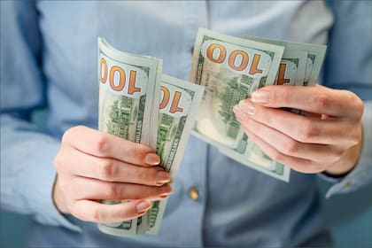 A cuánto abrió el dólar