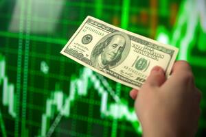 Por qué el dólar blue avanzó $90 en siete días y no encuentra techo