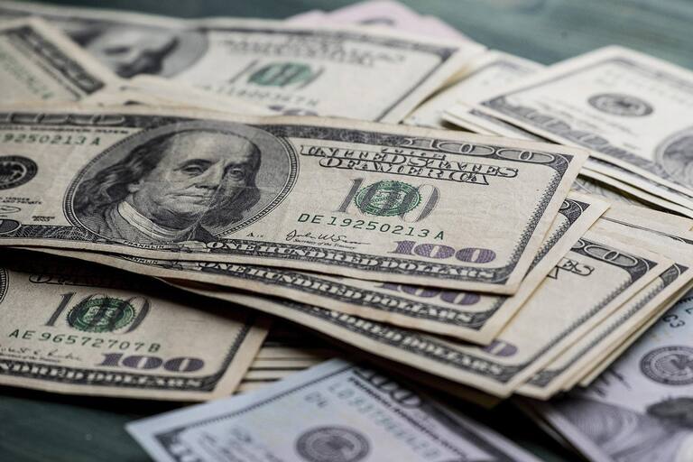 Dólar: el blue terminó marzo con una caída de $20, pese a una inflación de dos dígitos
