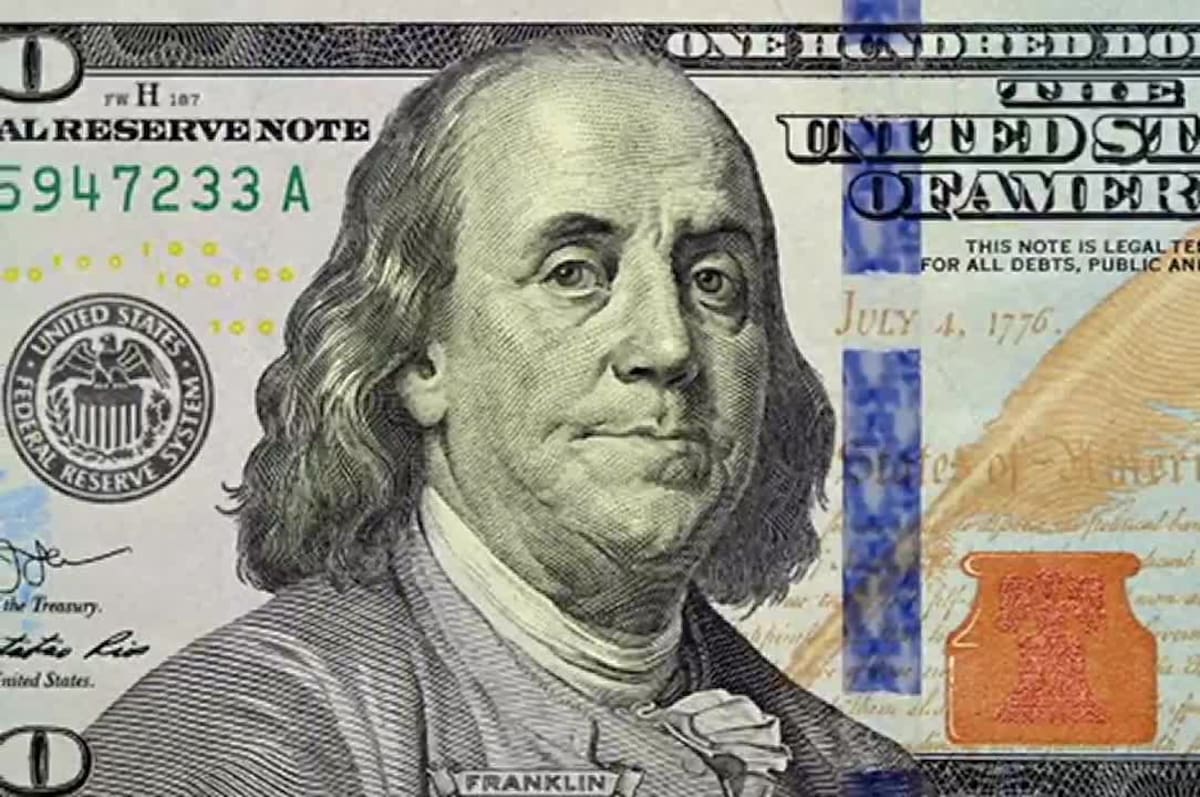 Dólar oficial volta a cair e apresenta menor valor em um mês Dólar oficial volta a cair e apresenta menor valor em um mês