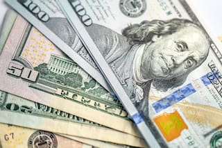 Tras los anuncios de Bessent, el dólar perforó los $1400 y las acciones subieron hasta 20%