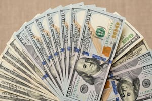 A cuánto cotiza el dólar oficial y blue este jueves 16 de abril