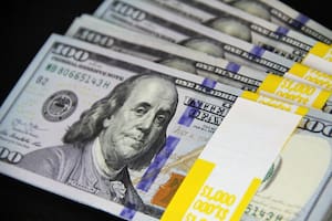 A cuánto cotizan el dólar oficial y el blue este domingo 3 de mayo