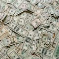 A cuánto cotizan el dólar blue y el oficial este viernes 8 de mayo