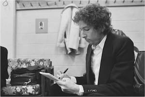 A 10 años del día en que el rock se volvió literatura: Bob Dylan y un Nobel que enfureció a los académicos