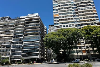 A diferencia de lo que ocurre con la compraventa, en el alquiler no importa si la persona es habitualista o no: la exención rige para todos