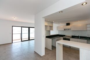 A diferencia de los departamentos construidos hace cuatro o cinco décadas, hoy la funcionalidad prima en el diseño. Los ambientes son abiertos, se integran fácilmente y resultan multifuncionales (Grupo Dinal)