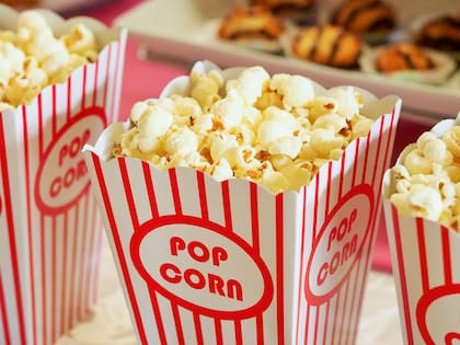 A diferencia de los pochoclos caseros, las que se venden en el cine se deben consumir con moderación (Foto de carácter ilustrativo: PEXELS)