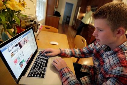 A diferencia de otros padres, que permiten que sus hijos utilicen dispositivos electrónicos y accedan a Internet, diversos ejecutivos del mundo tecnológico prefieren restringir el uso de estas herramientas