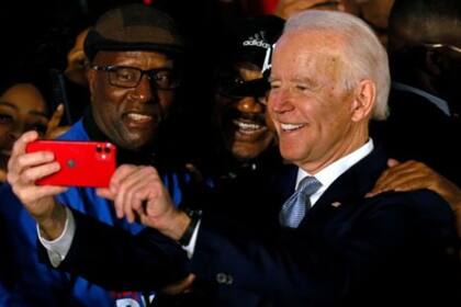 A diferencia de otros políticos, Biden se siente muy cómodo cuando se encuentra con los votantes.