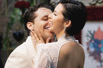 A dos meses de la separación con Cazzu, Christian Nodal y Ángela Aguilar se casaron