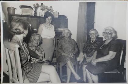 . A ella le gustaba mirar fotos viejas, era algo que la ponía de buen humor y recordaba casi todo. Siempre fue muy lúcida y memoriosa, hasta sus últimos días”.