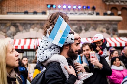 A falta de festejos multitudinarios, este año cada familia puede planificar su propio menú de actividades culturales para hacer en casa