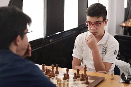 A Faustino le tocó un adversario muy fuerte en la última rueda, y ambos tenían chances de ser el campeón del Magistral en Recoleta: Diego Flores no le hizo nada fácil la partida y el niño, que luchó, obtuvo el empate que le reportó la segunda norma.