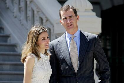 A Felipe de Borbón y a Letizia Ortiz les tocó construir su perfil de futuros reyes de España en medio de escándalos políticos y judiciales