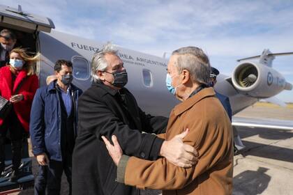 A Fernández lo acompañan los ministros De Pedro, Rossi y Katopodis.