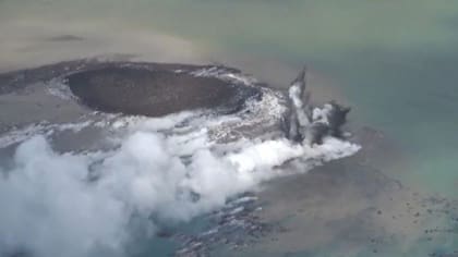 A finales de octubre, la actividad volcánica comenzó a formar una nueva isla en Japón
