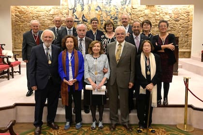 A finales de septiembre, Nélida Piñón participó del acto de la Real Academia Gallega, cuando María Rosa Lojo fue designada "académica de honra" por esa institución