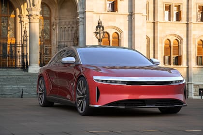 A fines de 2021 empezó a producirse el Air y en 2022 se presentó, en palabras oficiales, el auto eléctrico de lujo de mayor autonomía