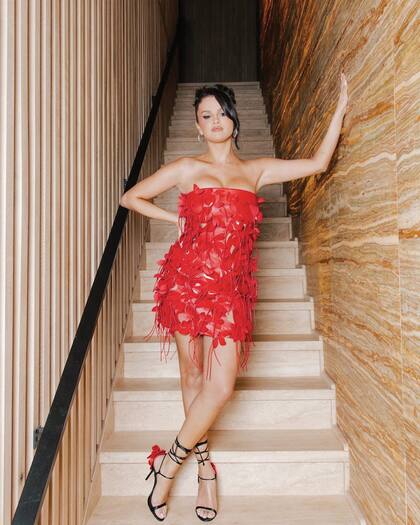 A fines de julio, para su cumpleaños, Selena se mostró sexy con un vestido Bottega Veneta para el recuerdo.