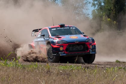 A fondo. El Hyundai i20 Coupé WRC, con Sordo al volante, durante las pruebas realizadas en La Fortaleza