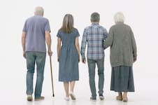 La nueva longevidad: el cuidado de los padres mayores pone a prueba el vínculo entre hermanos