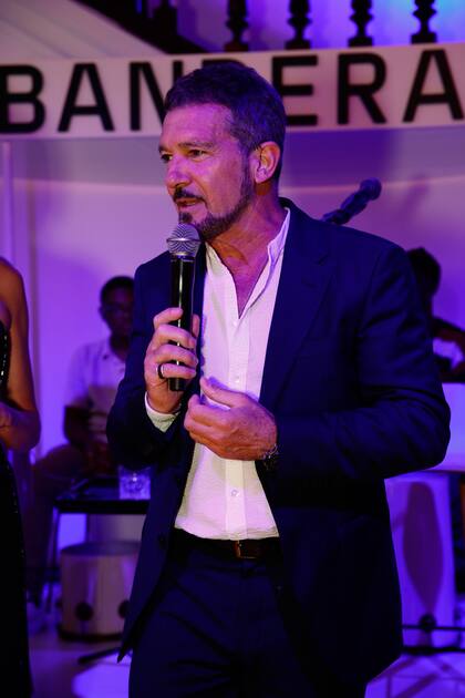 A full con su costado más empresario, la estrella de Hollywood lanzó la nueva colección de su conocida marca de perfumes, Banderas.