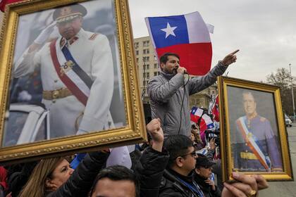 Partidarios de Pinochet reivindican su figura en Santiago