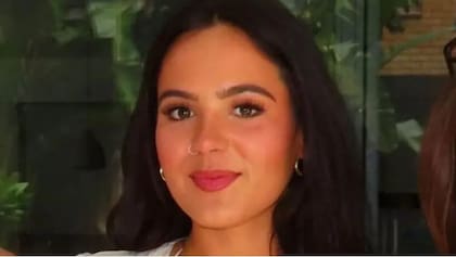 A Hen Howard le robaron "muchas" fotos de sus cuentas en redes sociales, lo que la hizo sentir "violada"