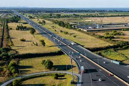 A la ampliación de la calzada se suman, en paralelo, las refacciones de la infraestructura existente, principalmente la repavimentación de los otros carriles