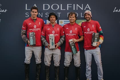 A la camiseta de Cria Bucarest la defendieron Jero del Carril, Pipe Vercellino, Lionel Soffia y Polito Pieres.