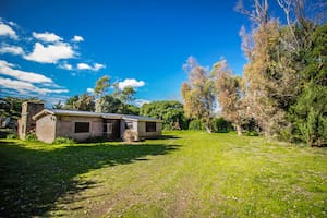 A la "casa del Puentecito" de Mar del Sud, del ingeniero Luis De Lemoine, le realizaron varias modificaciones, pero la estructura original sigue intacta y es el núcleo principal de la nueva vivienda