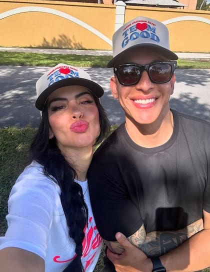 A la conductora y al cantante se les ha relacionado sentimentalmente