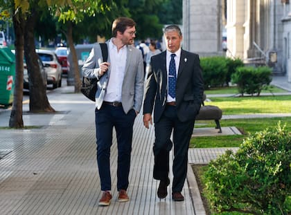 A la derecha, Fernando de Nevares, Presidente de CREA