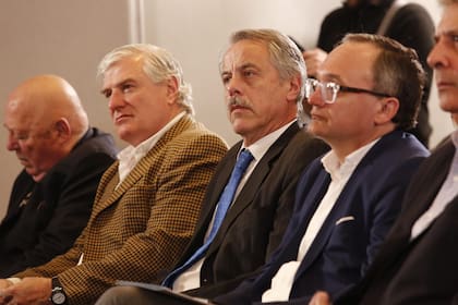 A la derecha, Gustavo Idígoras, presidente de Ciara-Cec, junto con Alfredo Paseyro, presidente de la Asociación de Semilleros Argentinos (ASA)