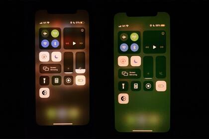 A la derecha, un iPhone 11 afectado por este error que vira la pantalla al verde por un par de segundos