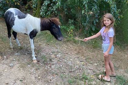 Francesca Icardi, de 5 años, ama los animales y su último regalo de cumpleaños fue un caballo
