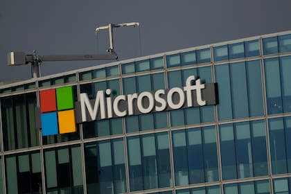 A la hora de evaluar inversiones en Cedears, Microsoft es una de las empresas extranjeras que se destaca (AP Foto/Thibault Camus, Archivo)