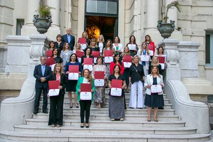 A la hora de identificar lo que le falta a los directorios para incorporar a las mujeres, varias de las egresadas coincidieron en que hace falta tomar decisiones, exponerlas, dejar de probarlas y confiar en ellas