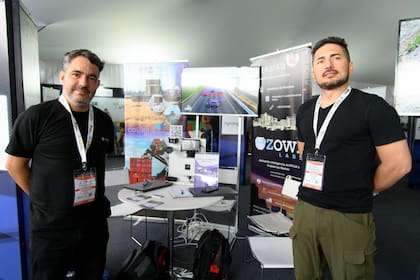 A la izquierda, Ezequiel Martín Ansaldi, fundador de Zowl