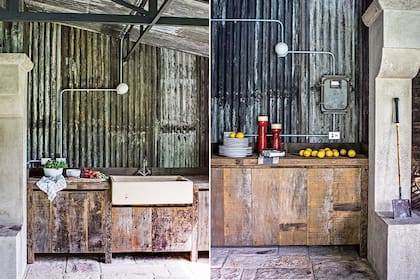 A la izquierda, la zona húmeda, con una antigua bacha de loza inglesa