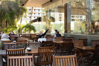 A la mañana, los hombres de negocio; a la tarde, la hora del té (con tetera, claro)